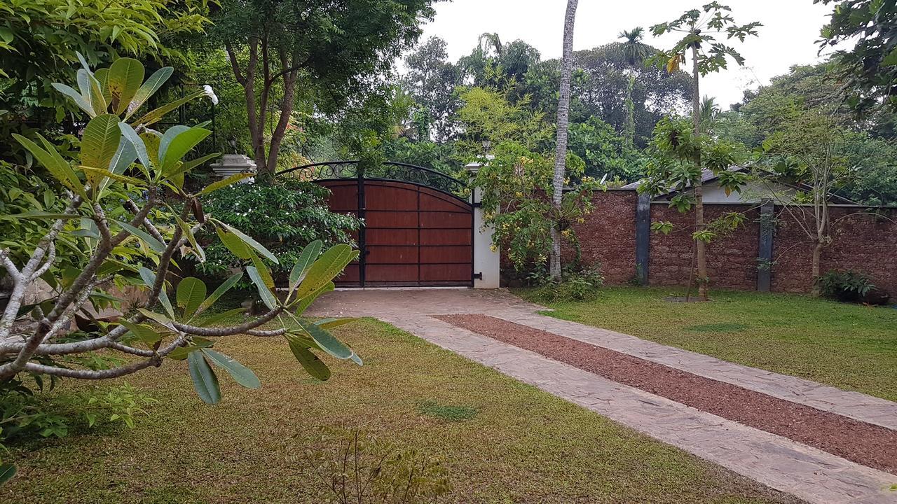 Siriniwasa Luxury Villa With Private Pool Induruwa Exterior photo